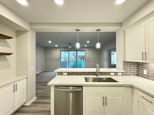 Building Photo - 17850 N 68th St