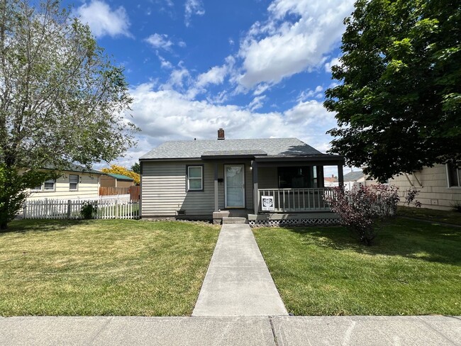 Building Photo - 2 Bed 1 Bath Home w/ Huge Shop For Rent!!!