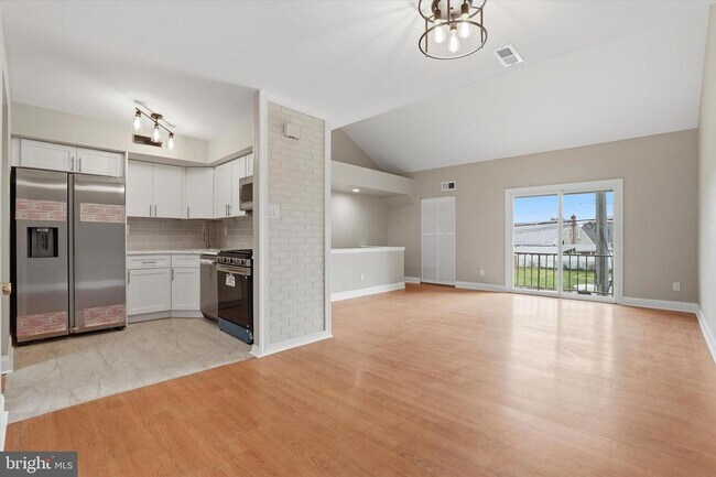 Foto del edificio - 7750 Rockwell Ave