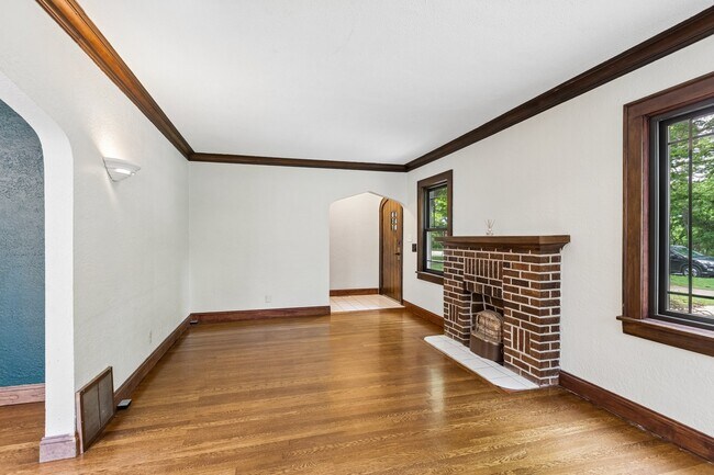 Foto del edificio - 5009 Gladstone Blvd
