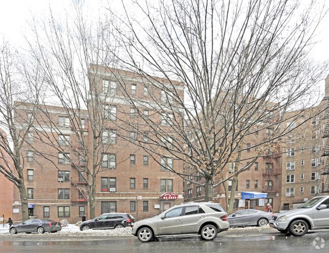 Primary Photo - 4211 Kissena Blvd