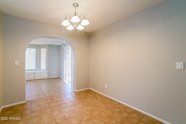 Building Photo - 10414 W Calle De Plata