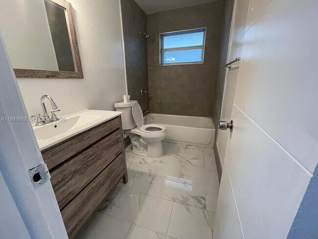 Foto del edificio - 3906 SW 12th Ct