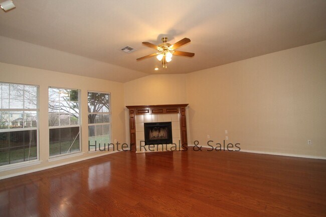 Building Photo - Showplace!