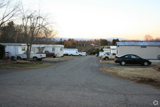Foto del edificio - FG Communities Morganton Suburban Valley