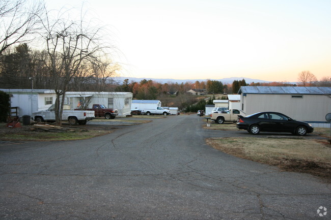 Building Photo - Suburban Valley