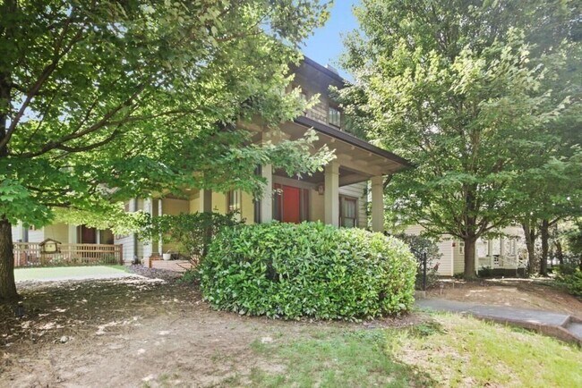 Foto del edificio - 519 N Highland Ave NE
