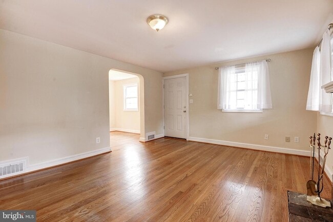 Building Photo - 1300 N Taylor St