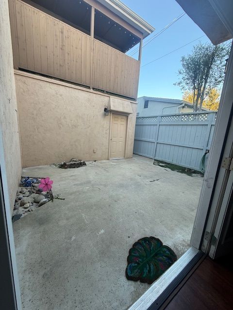 Foto del edificio - 706 E Avenue, Middle Unit