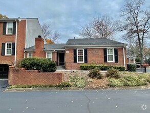 Building Photo - 605 Dunwoody Chace