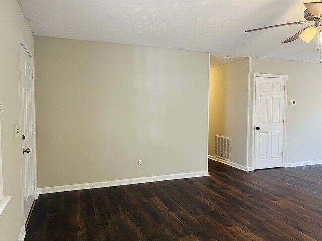 Foto del edificio - 4 bedroom, 2 bathroom updated home in Lagr...