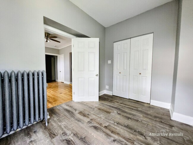 Foto del edificio - 5350 W Division St