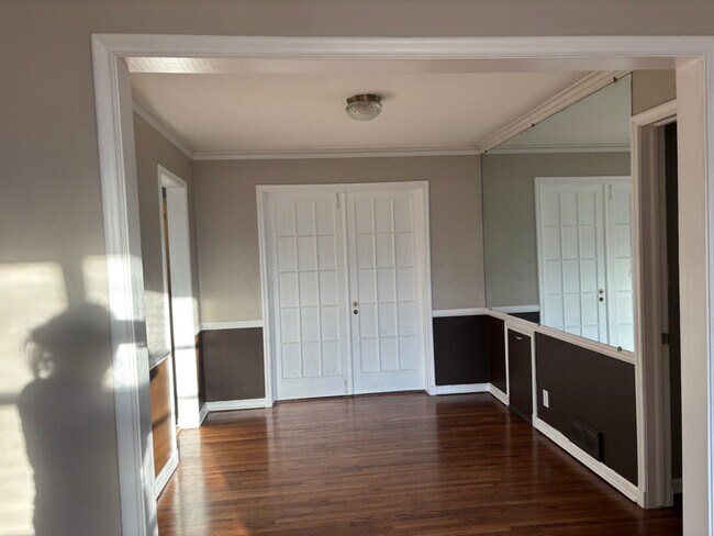 Foto del edificio - 745 S Sandusky Ave