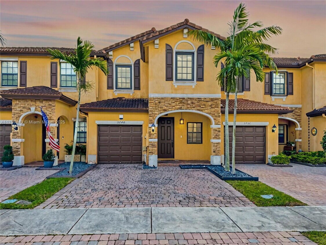 Foto principal - 3740 NE 3rd Ct