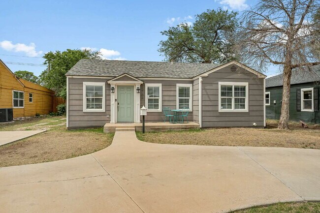Building Photo - Fully Furnished Rental in Tech Terrace!!!