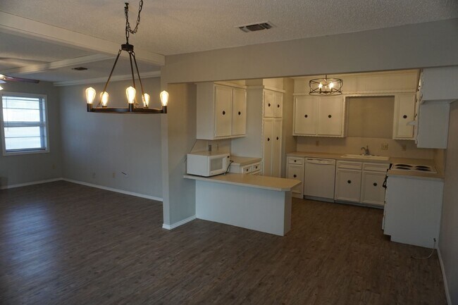 Foto del edificio - 3/2/2 07/14 Move In