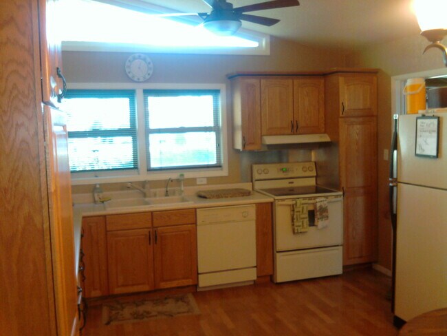 Building Photo - 1283 Kresky Way