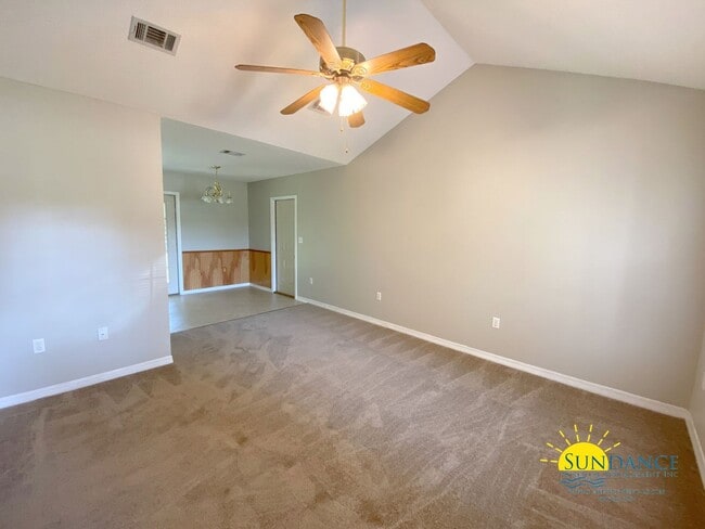Building Photo - Charming 3-Bedroom Home in Prime Crestview...