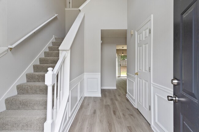 Foto del edificio - 2325 Winthrope Way Dr