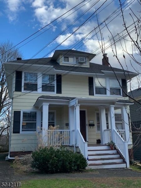 Primary Photo - 584 Ridgewood Rd