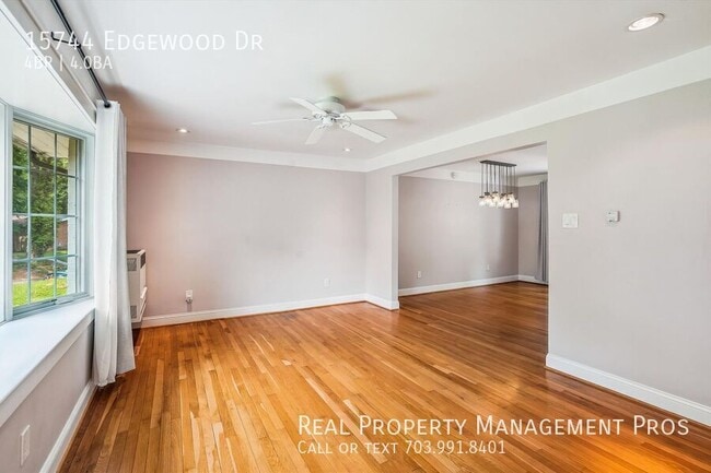 Building Photo - 15744 Edgewood Dr