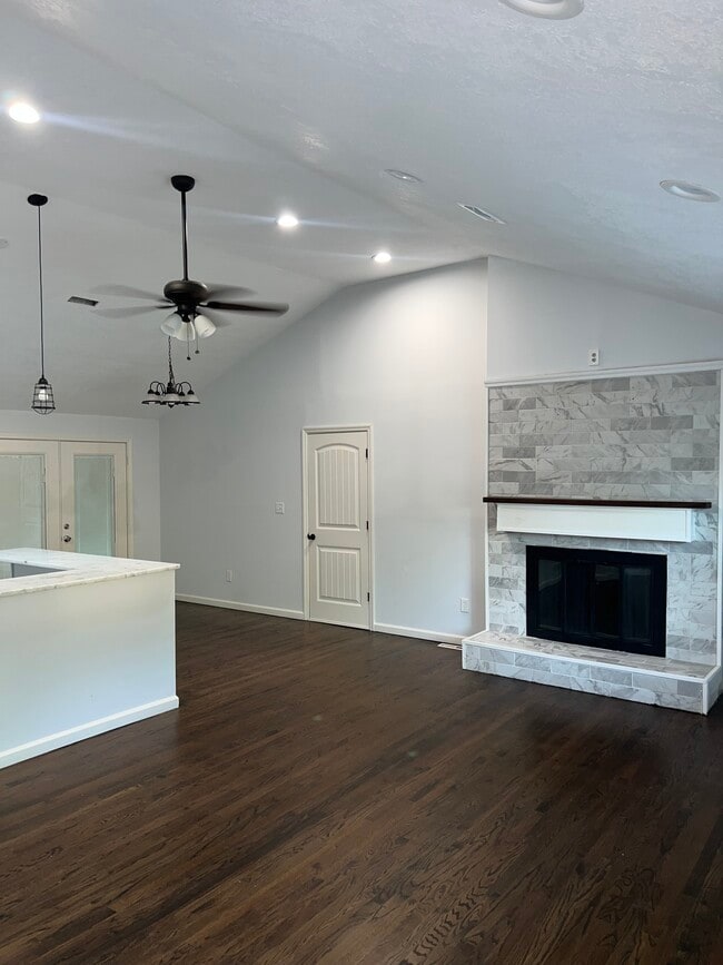 Building Photo - 9316 Fairwood Dr