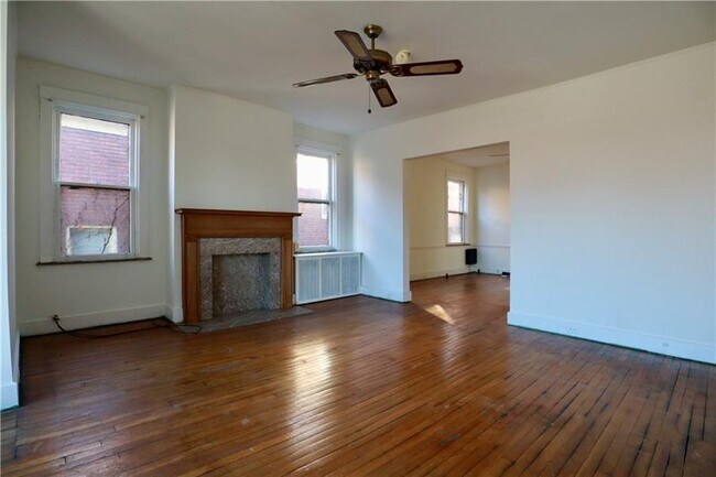 Building Photo - 5636 Beacon St
