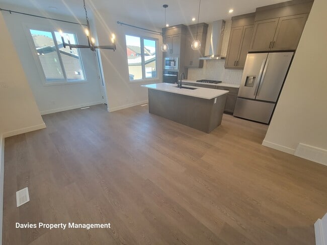 Building Photo - 2222 Muckleplum Cres SW