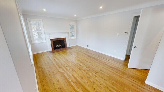 Building Photo - 1801 Cayuga Pl
