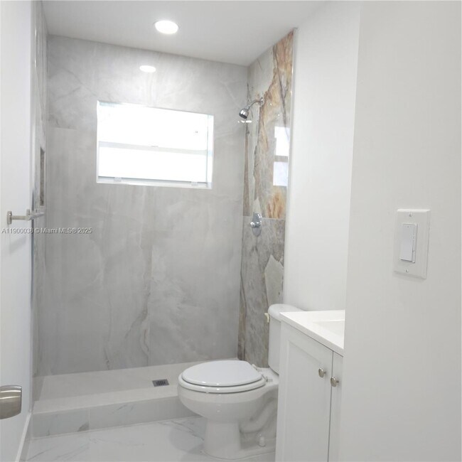 Building Photo - 4404 NW 46th Way