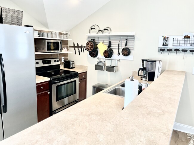 Kitchen - 217 Baysdale Dr