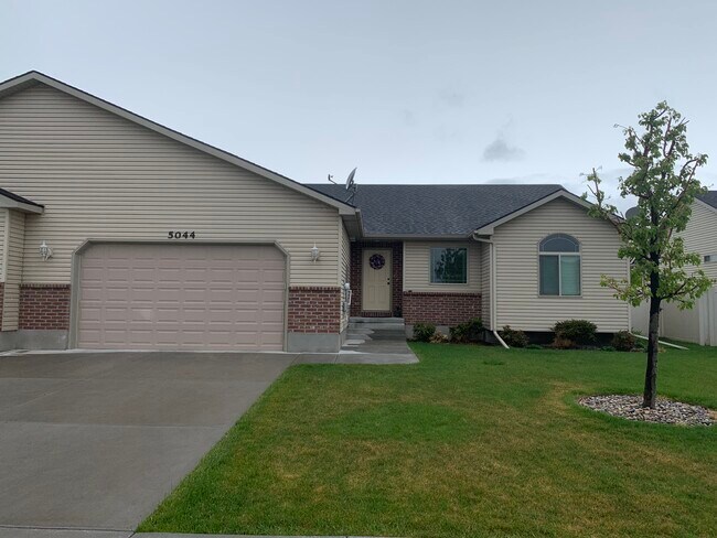 Building Photo - 5044 Lily Ln