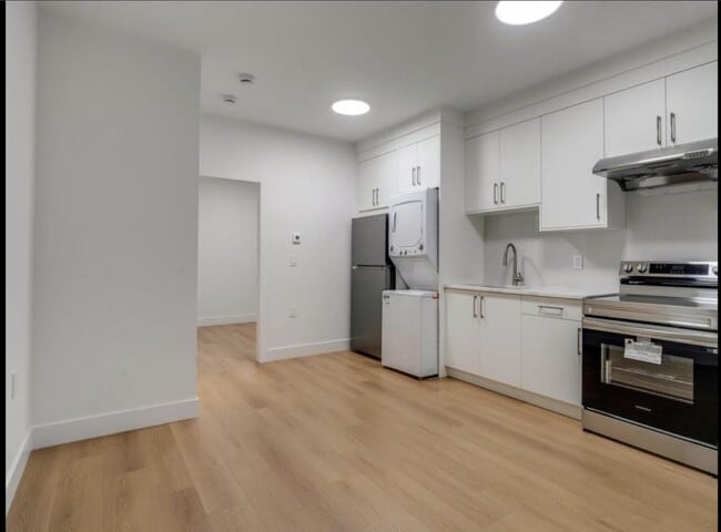 Building Photo - 11772 92 Ave