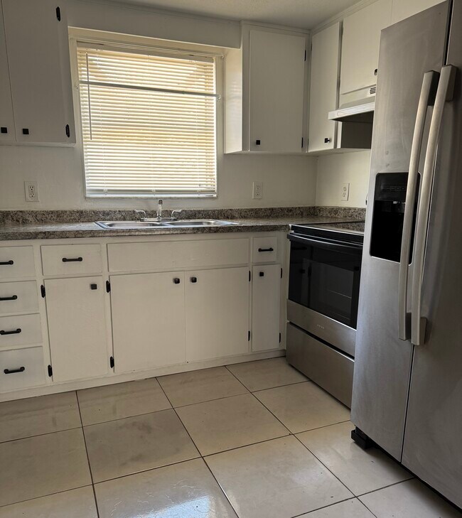Cocina - 3074 Brookview Ave