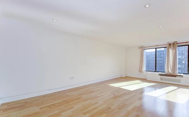 Foto del edificio - 2501 Calvert St NW