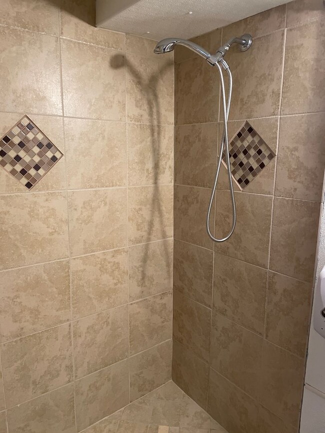 Building Photo - Basement Apartment for Rent!!! PENDING APP...