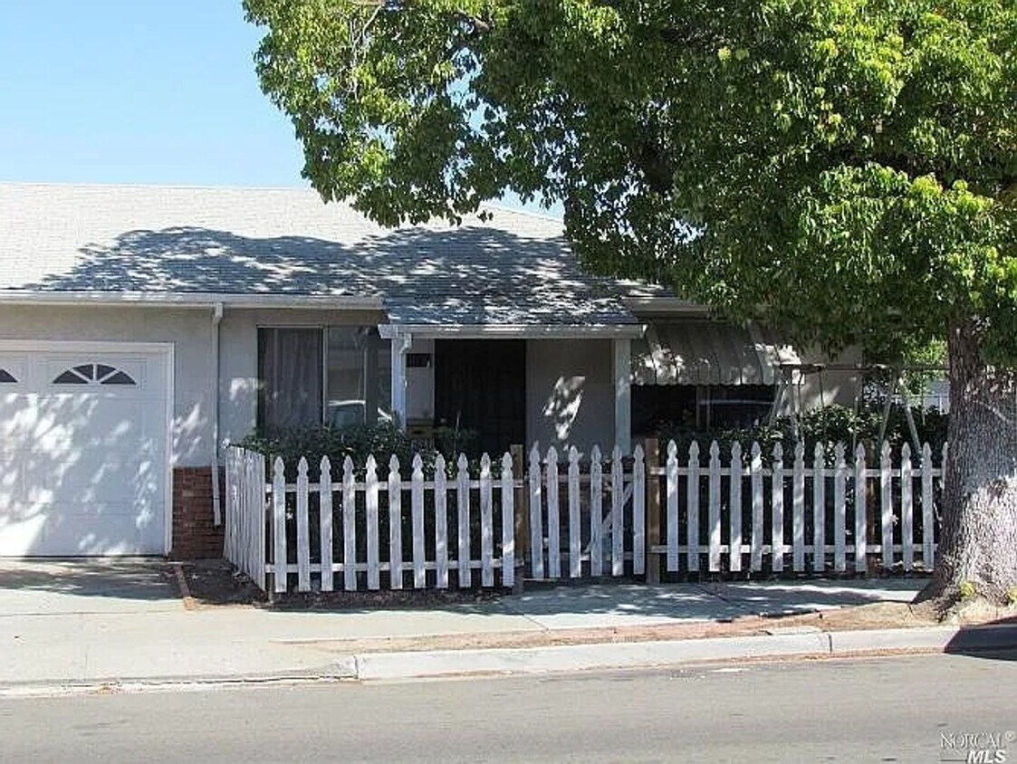 Primary Photo - 1613 G St