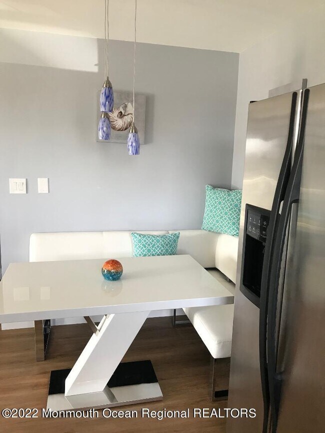 Foto del edificio - 200 Lareine Ave