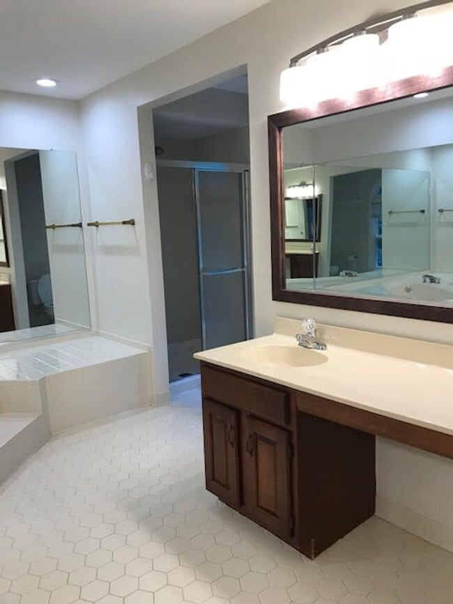 Building Photo - 13002 Montpelier Ct