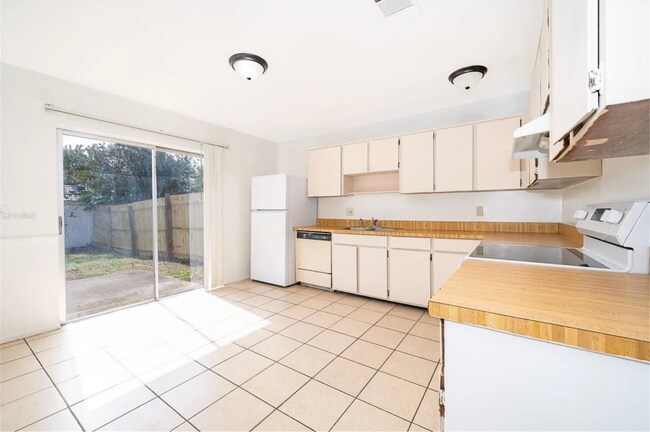 Foto del edificio - 8026 Woodduck Dr