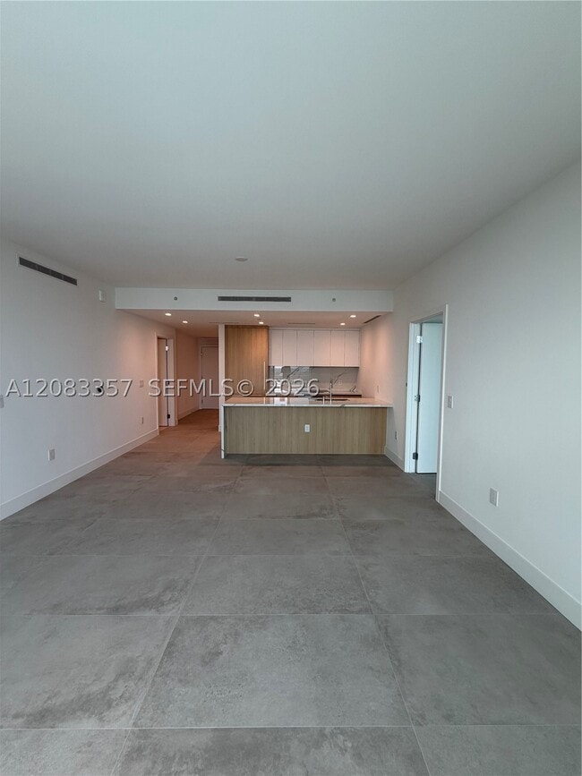 Building Photo - 2411 Laguna Cir