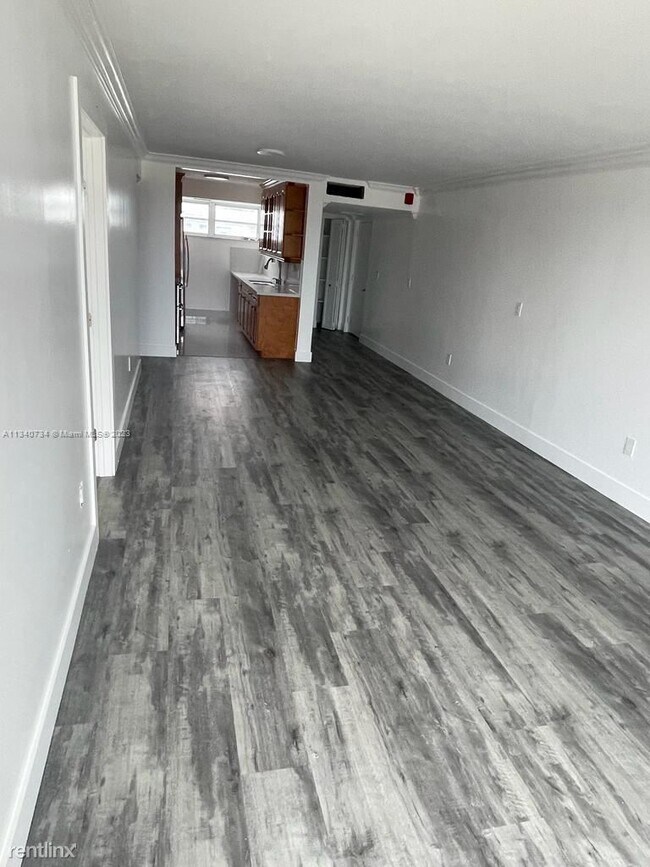Building Photo - 2 br, 2 bath Condo - 8340 Harding Ave