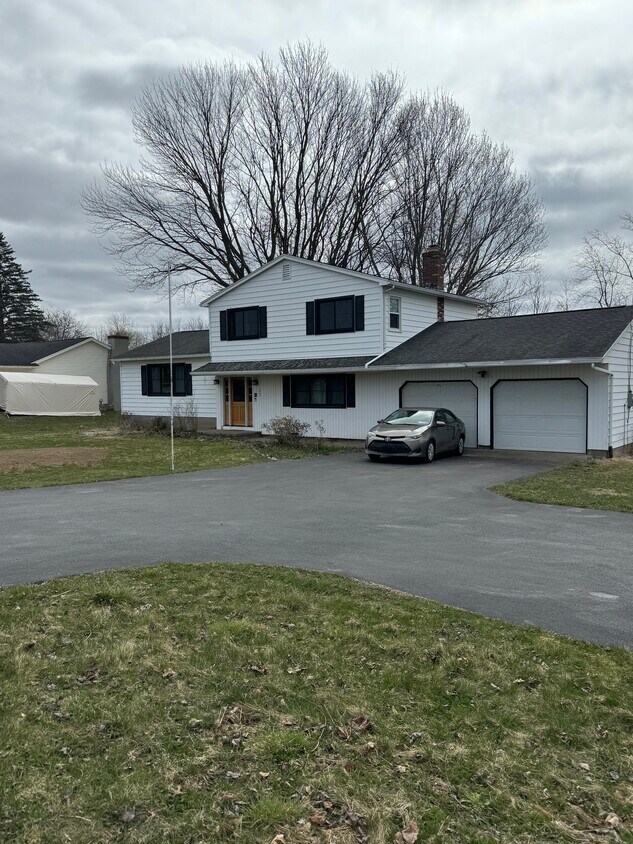 Primary Photo - 1331 Whitney Rd E