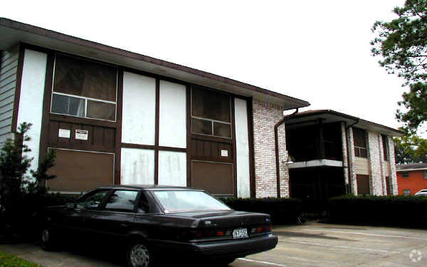 Building Photo - Pine Cone Apartments