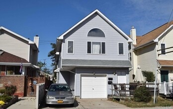 Building Photo - 715 E Walnut St