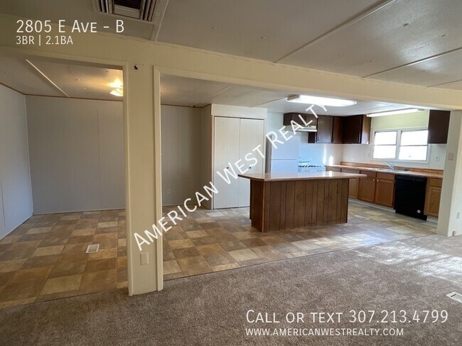 Building Photo - 2805 E Ave