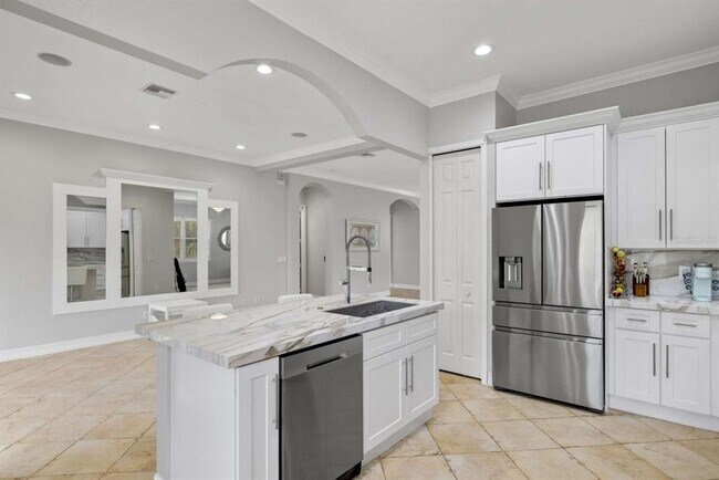 Building Photo - 7080 Bergamo Way