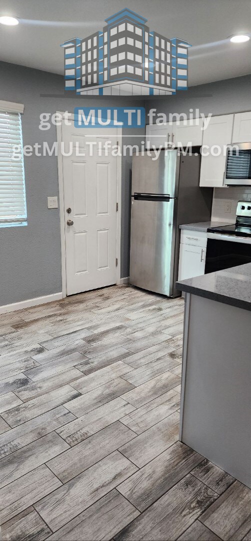 Building Photo - Move-in Ready Apartment!