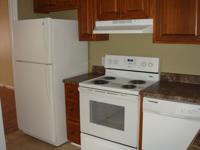 Building Photo - NICE TWO BEDROOM DUPLEX