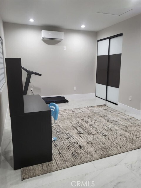 Foto del edificio - 9416 Yolanda Ave